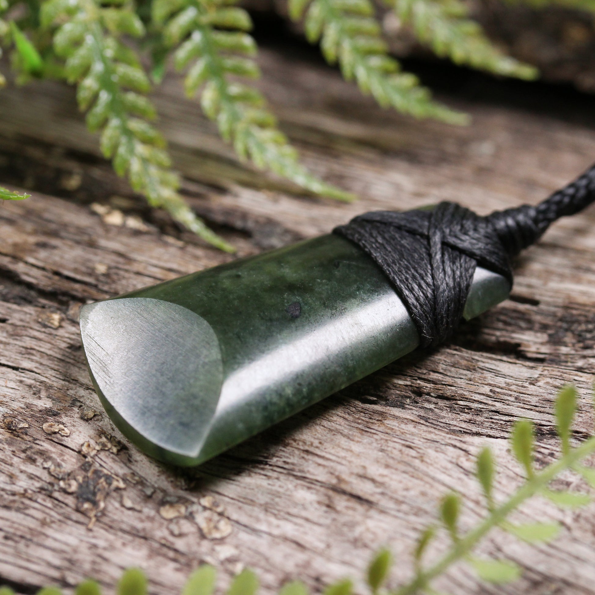NZ Greenstone XSmall Toki Pendant Rimu Pounamu