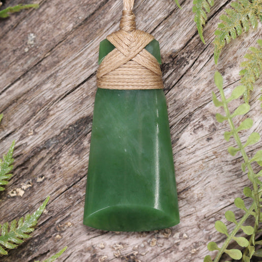 NZ Greenstone Small Toki Pendant (BT793) Hapopo Pounamu
