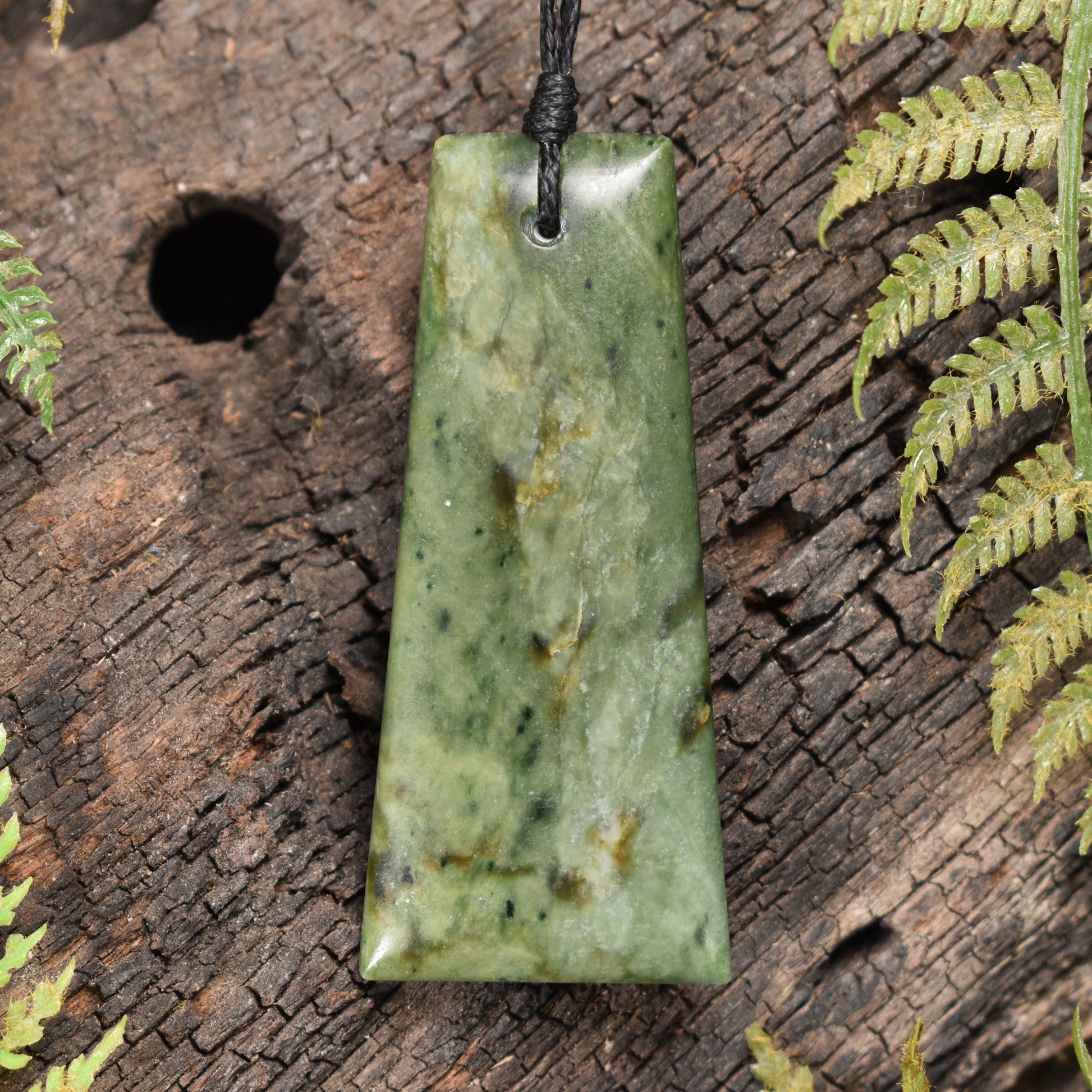 NZ Greenstone Medium Toki Pendant Hapopo Pounamu