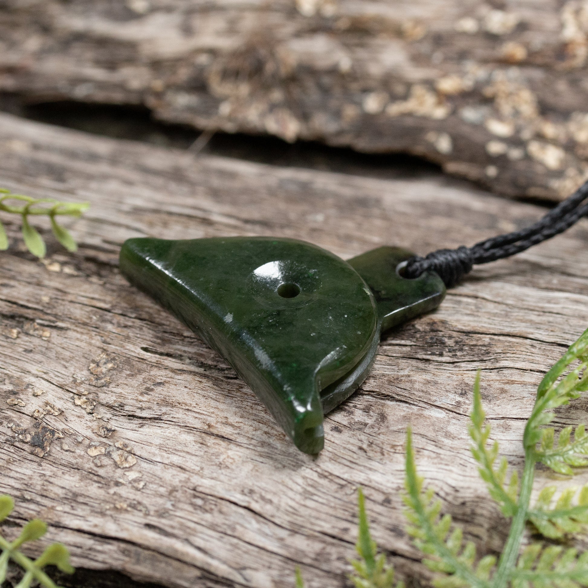 NZ Greenstone Shepard Dog Whistle Pendant Rimu Pounamu
