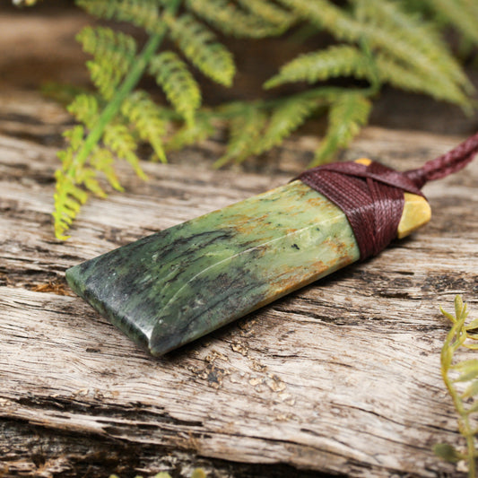 NZ Greenstone Medium Toki Pendant (BW005) Flower Jade Pounamu