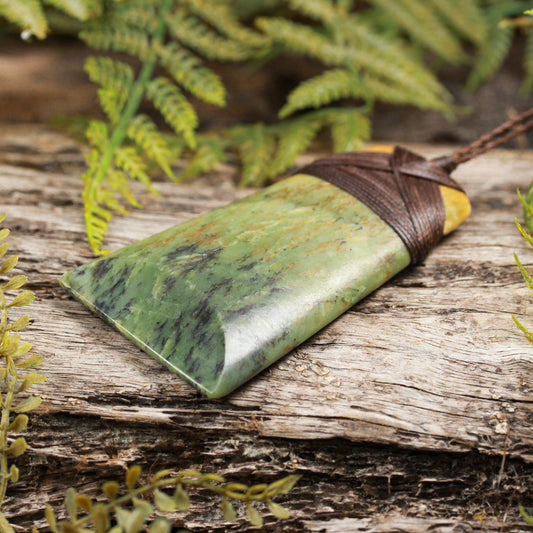 NZ Greenstone Large Toki Pendant (BW007) Flower Jade Pounamu