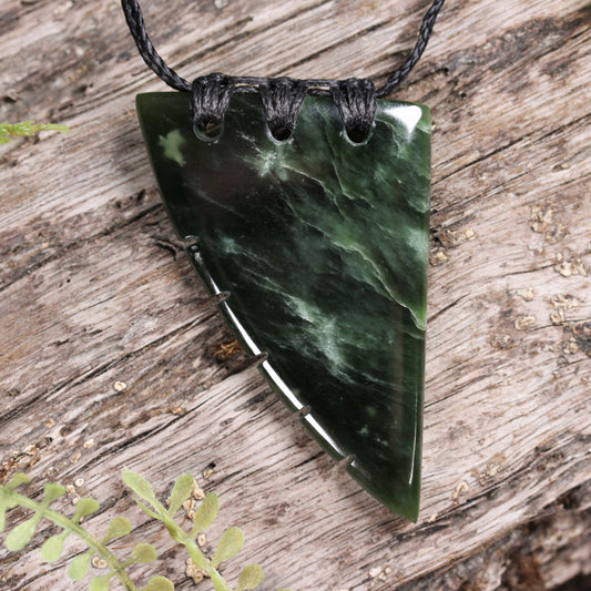 NZ Kawakawa Niho Pendant