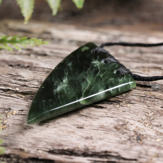 NZ Kawakawa Niho Pendant