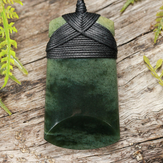 NZ Greenstone Medium Toki Pendant (BW319) Kawakawa Pounamu