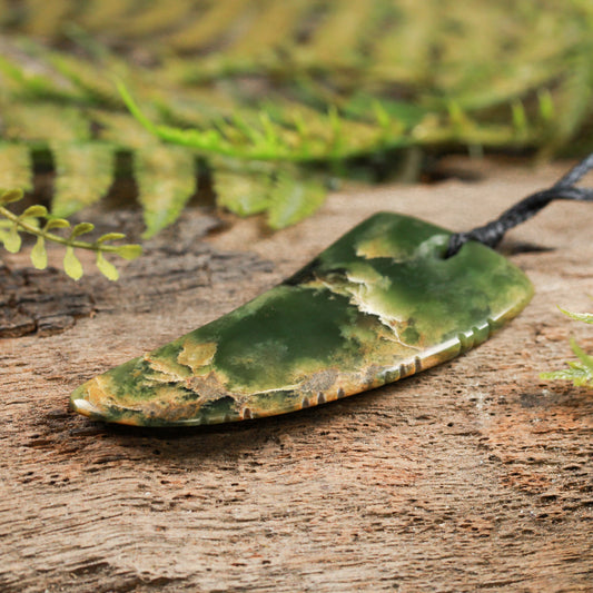 NZ Greenstone Medium Niho Taniwha Tooth Pendant (BW332) Flower Jade Pounamu