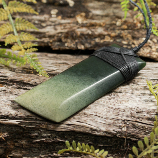 NZ Greenstone Large Toki Pendant (BW374) Kawakawa Pounamu
