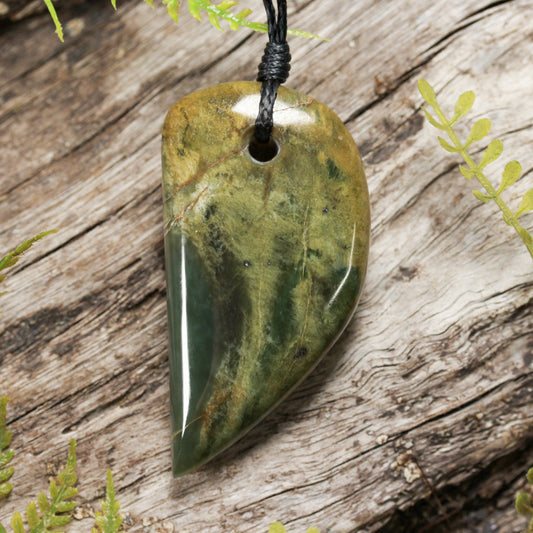 NZ Greenstone Small Niho Taniwha Tooth Pendant (BW453) Flower Jade Pounamu