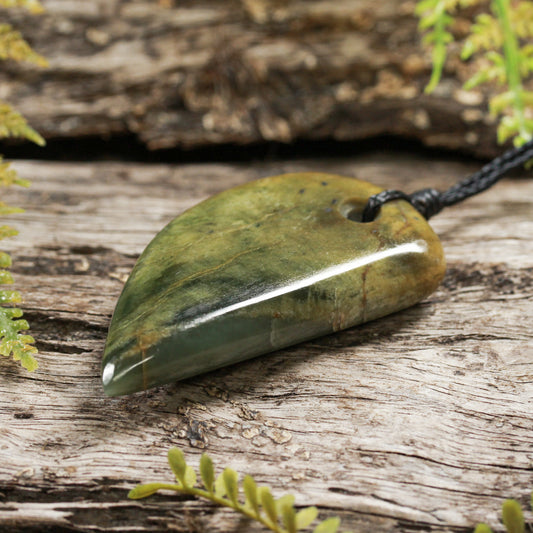 NZ Greenstone Small Niho Taniwha Tooth Pendant (BW453) Flower Jade Pounamu