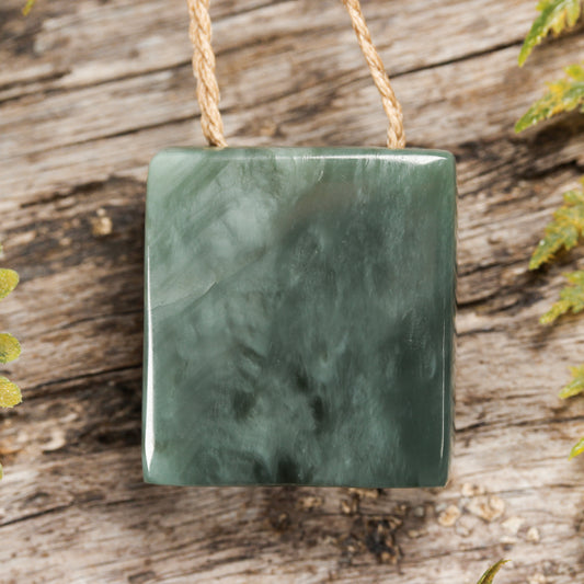 NZ Greenstone Small Freeform Pendant (BW541) Inanga Pounamu