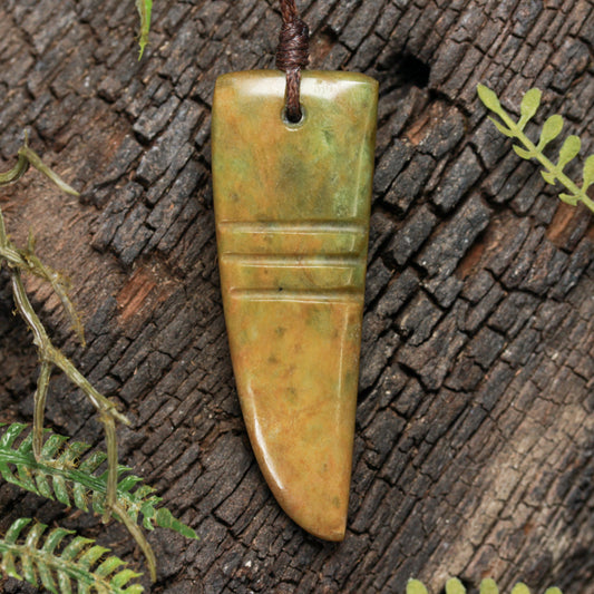 NZ Greenstone Medium Niho Taniwha Tooth Pendant (BW552) Flower Jade Pounamu