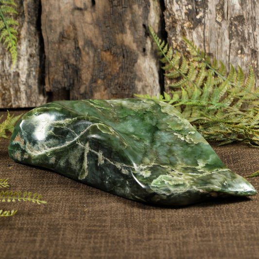 NZ Greenstone Medium Freeform Touchstone Sculpture (BW801) Hapopo Pounamu