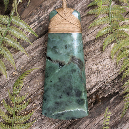 Toki Pendant Inanga Pounamu