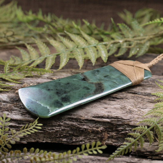Toki Pendant Inanga Pounamu