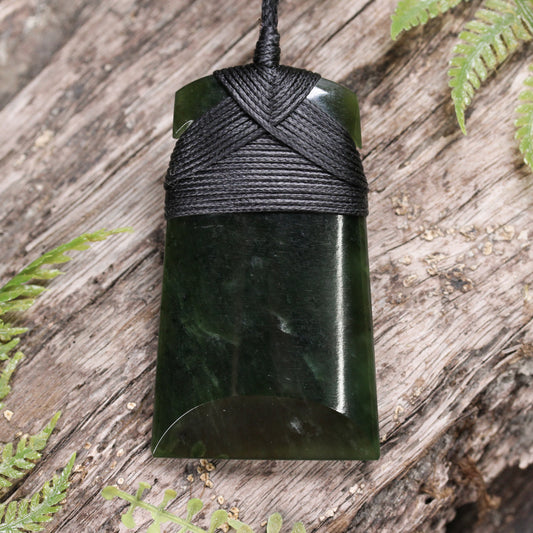Kawakawa Pounamu Toki Pendant
