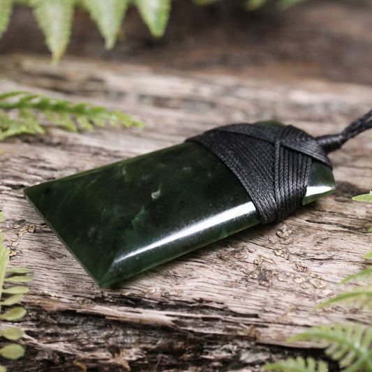 Kawakawa Pounamu Toki Pendant