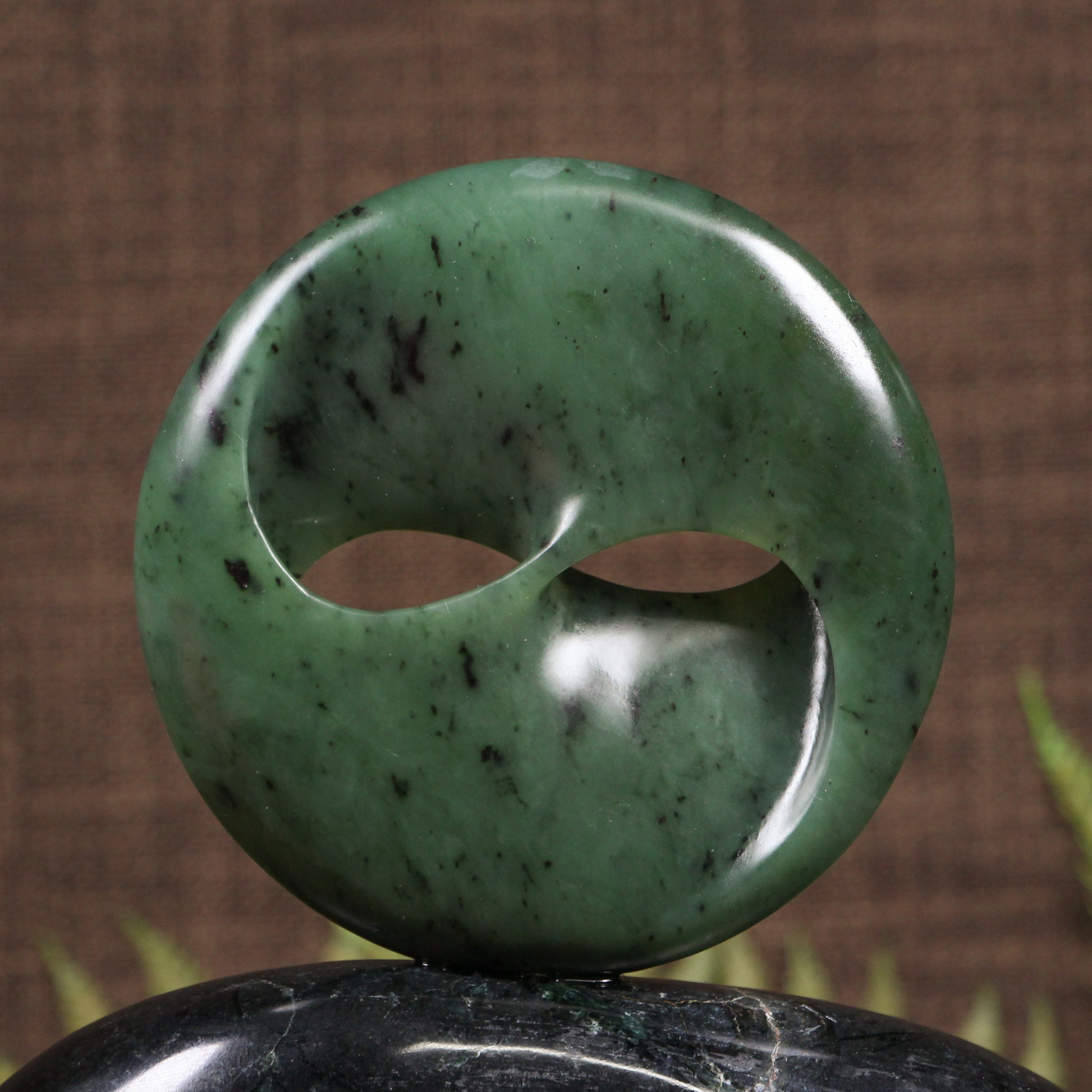 NZ Greenstone Porowhita with Twist Sculpture Hapopo Pounamu
