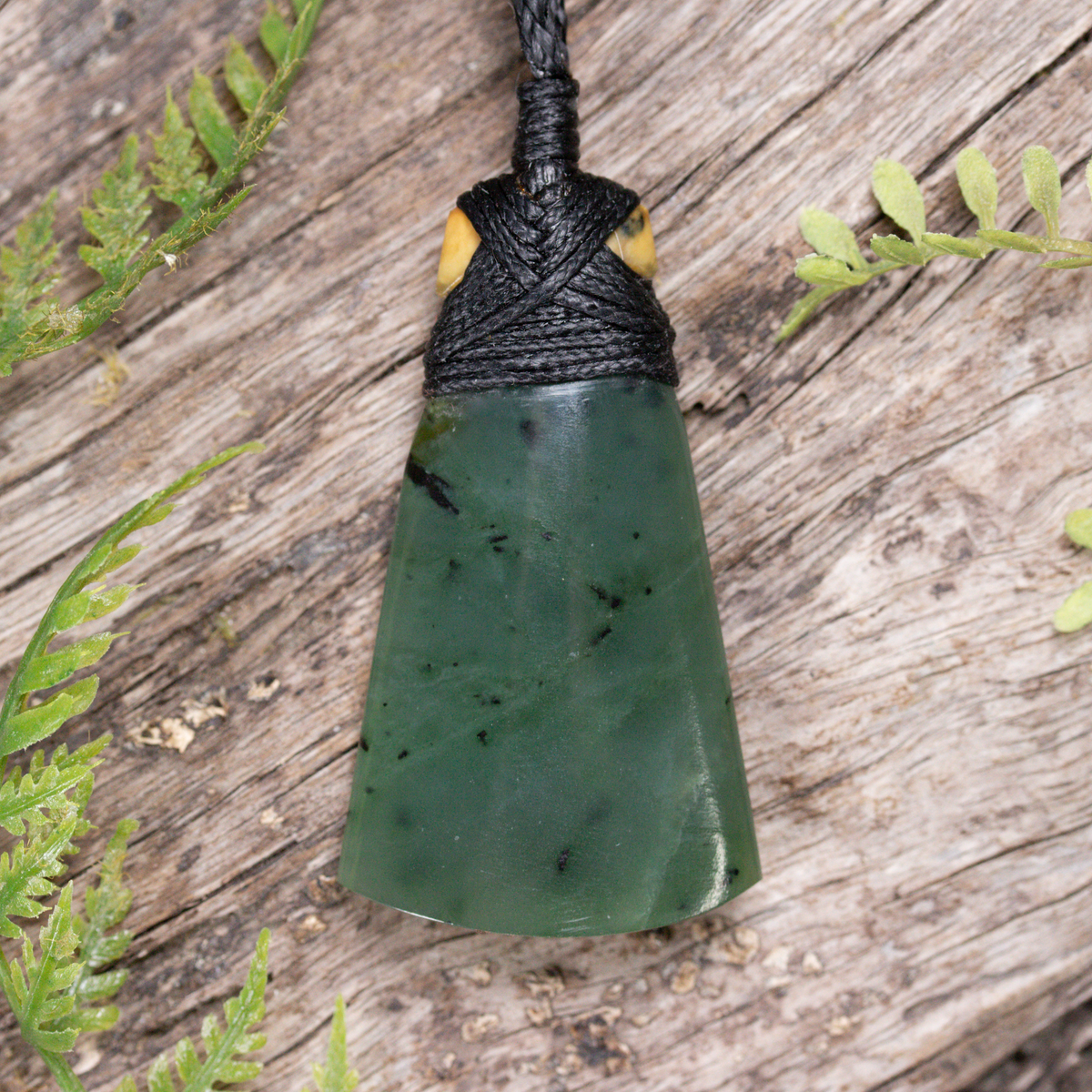 NZ Greenstone Small Toki Pendant Flower Jade Pounamu