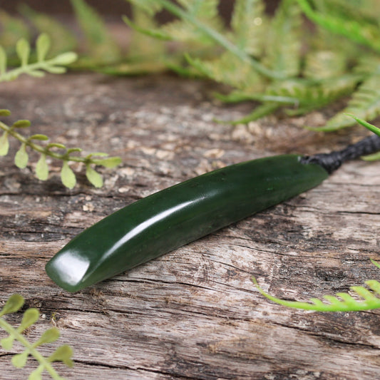 NZ Greenstone Medium Freeform Toki Pendant Kawakawa Pounamu