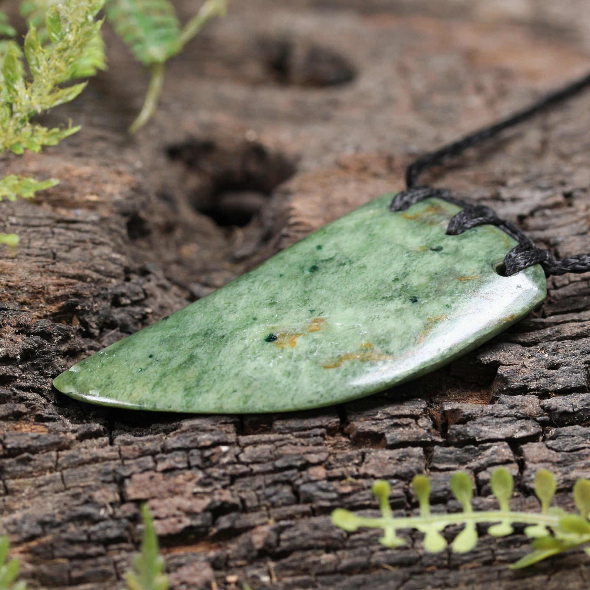 NZ Greenstone Small Niho Taniwha Tooth Pendant Hapopo Pounamu