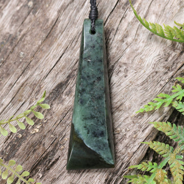 NZ Greenstone Medium Toki Pendant Inanga Pounamu