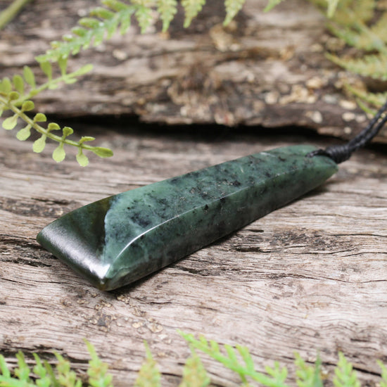 NZ Greenstone Medium Toki Pendant Inanga Pounamu