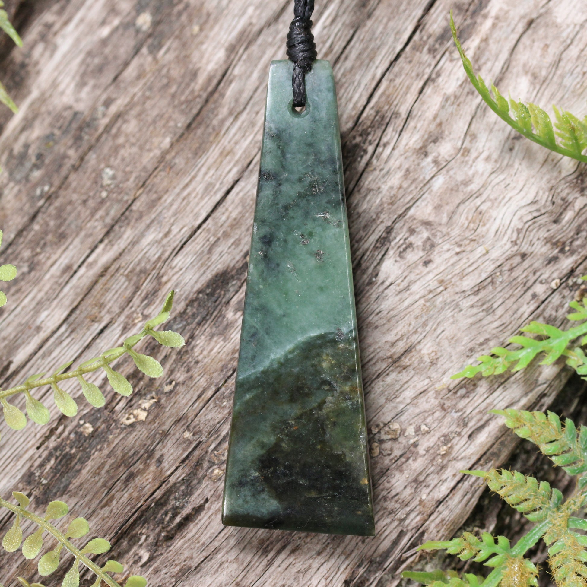 NZ Greenstone Medium Toki Pendant Inanga Pounamu