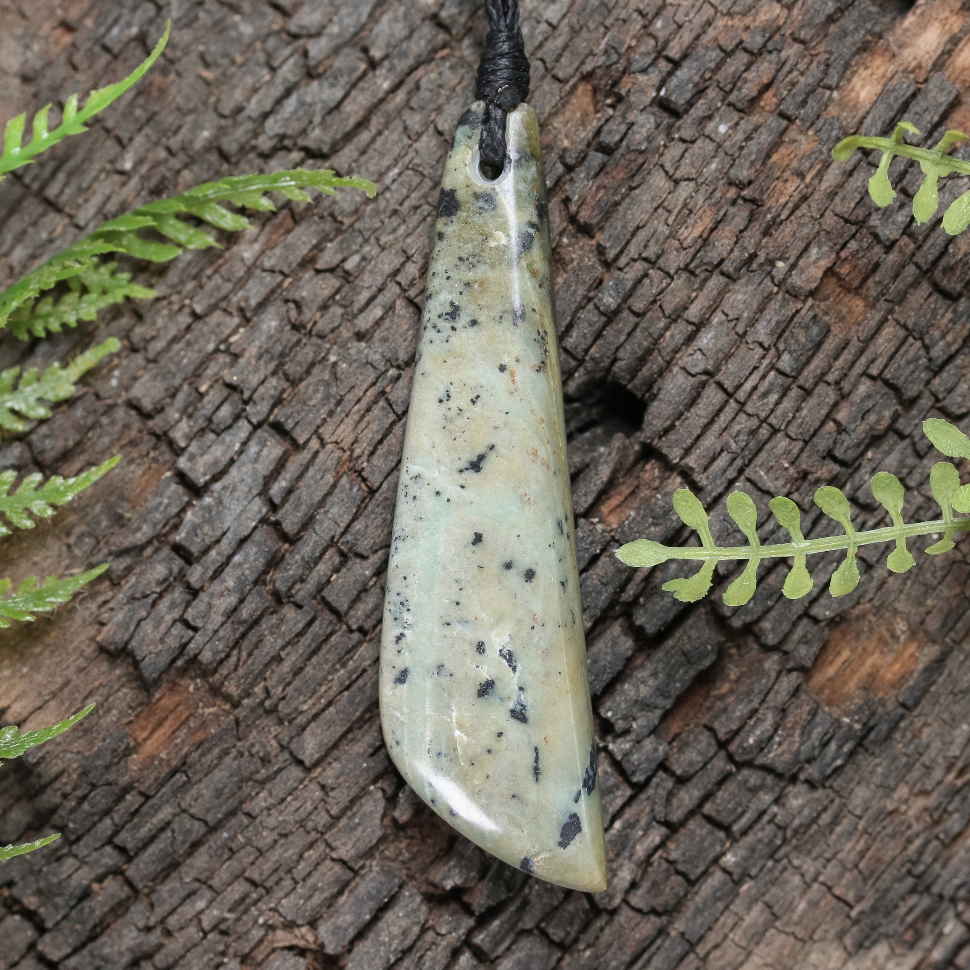 NZ Serpentine Medium Toki Pendant