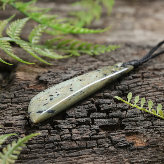 NZ Serpentine Medium Toki Pendant