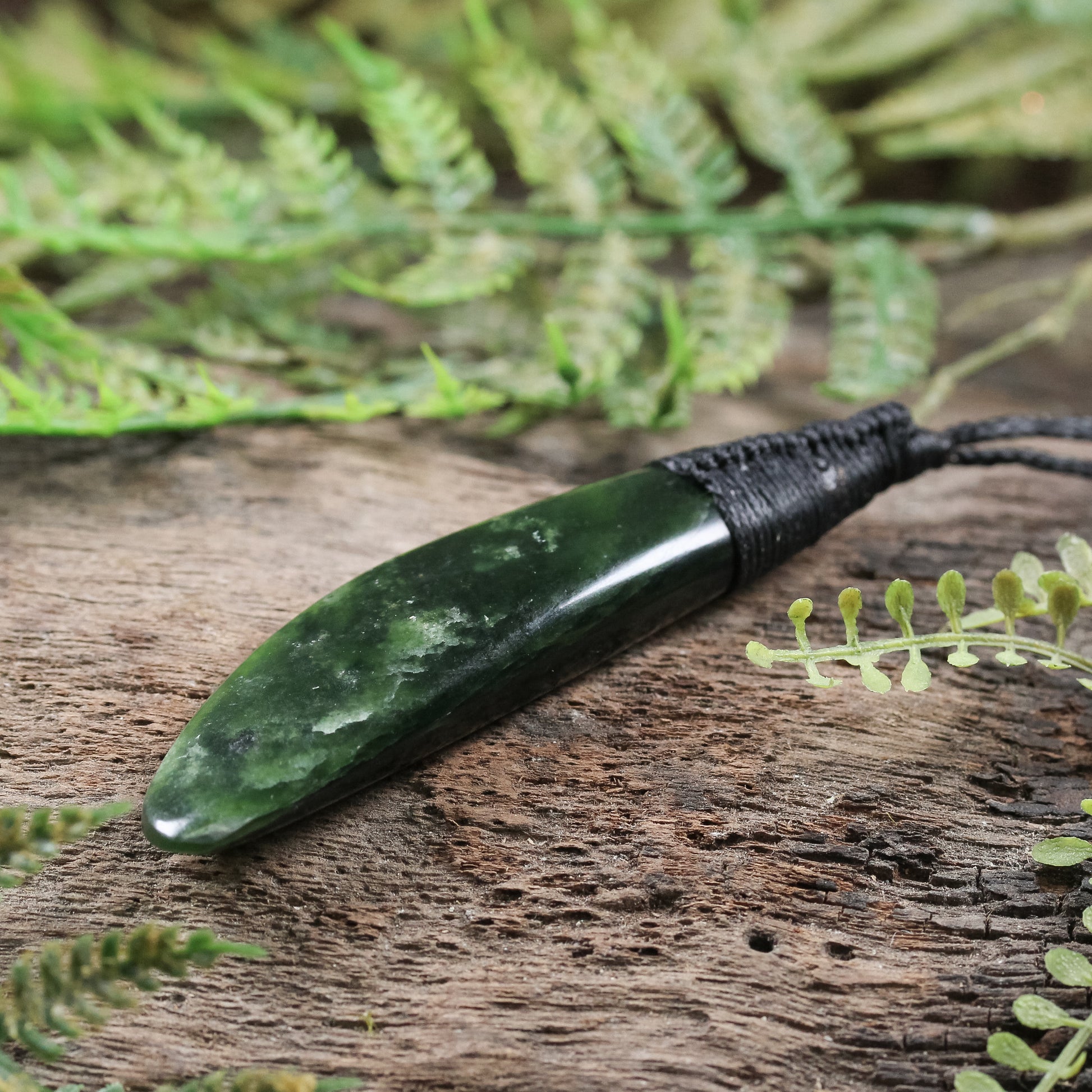 NZ Greenstone Medium Roimata Pendant Kawakawa Pounamu