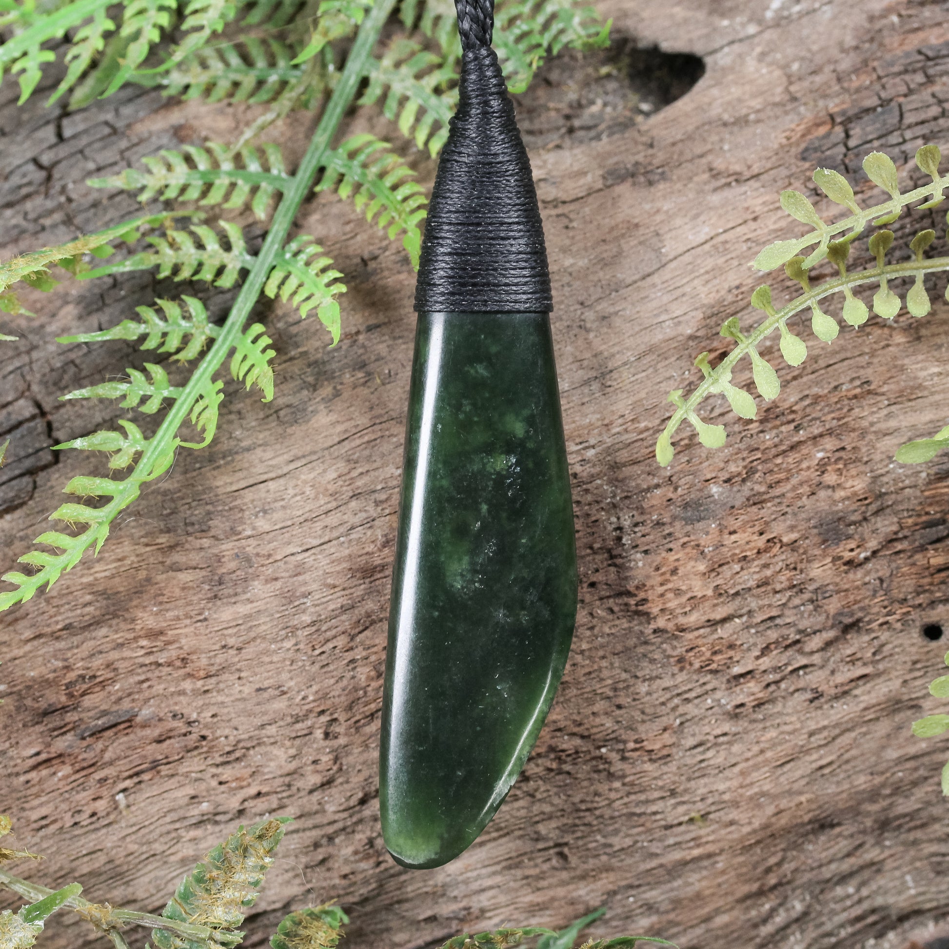 NZ Greenstone Medium Roimata Pendant Kawakawa Pounamu