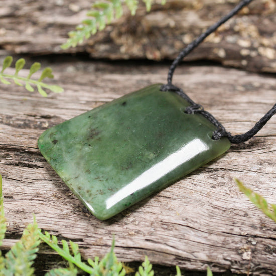 NZ Greenstone Medium Toki Pendant Rimu Pounamu