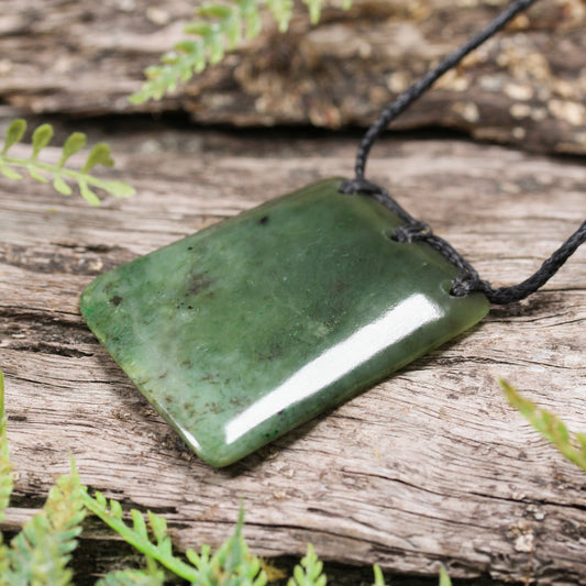 NZ Greenstone Medium Toki Pendant Rimu Pounamu
