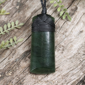 NZ Greenstone Small Toki Pendant Kawakawa Pounamu