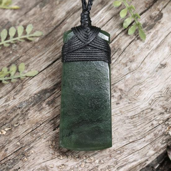 NZ Greenstone Small Toki Pendant Kawakawa Pounamu
