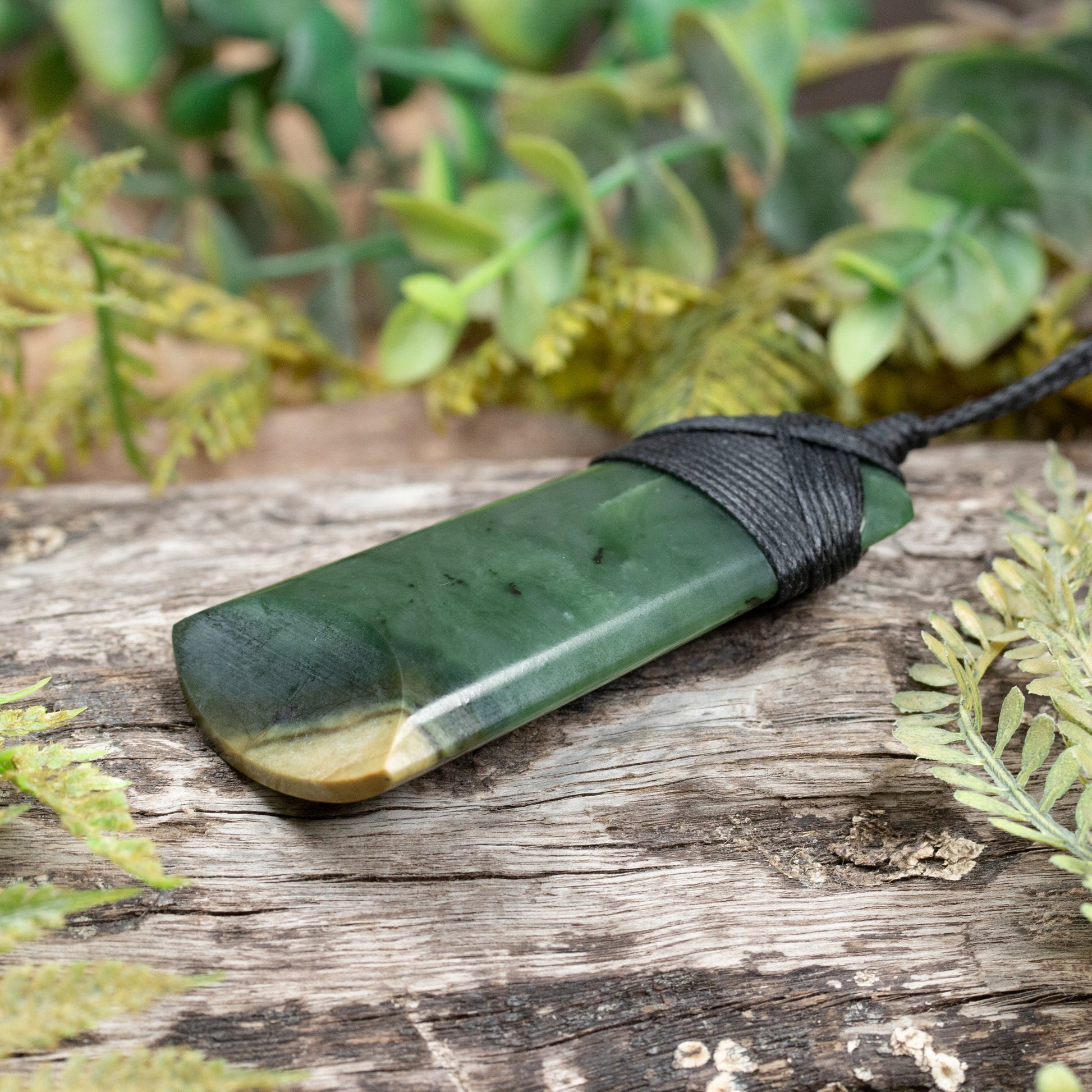 NZ Greenstone Medium Toki Pendant Flower Jade Pounamu