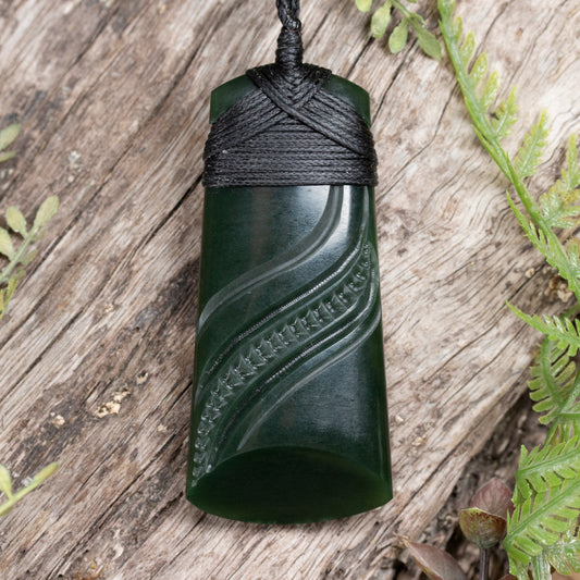 NZ Greenstone Medium Toki Pendant Kawakawa Pounamu