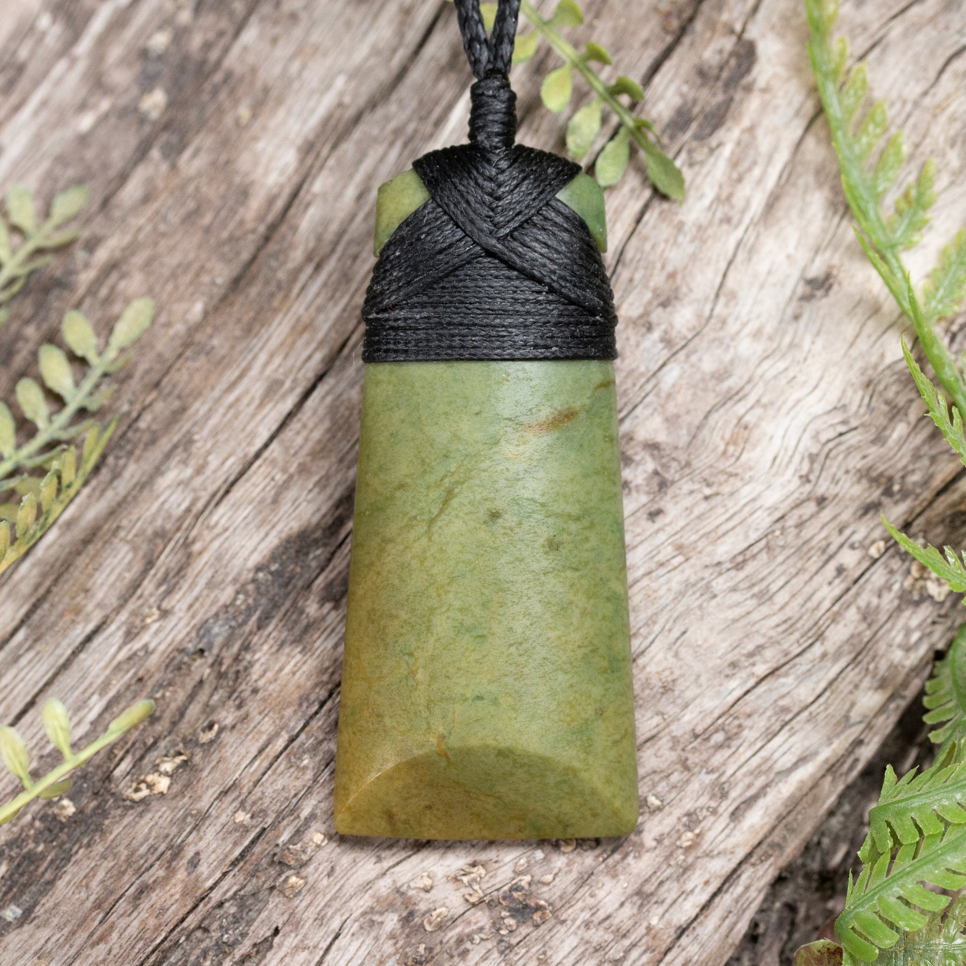 NZ Greenstone Medium Toki Pendant Flower Jade Pounamu