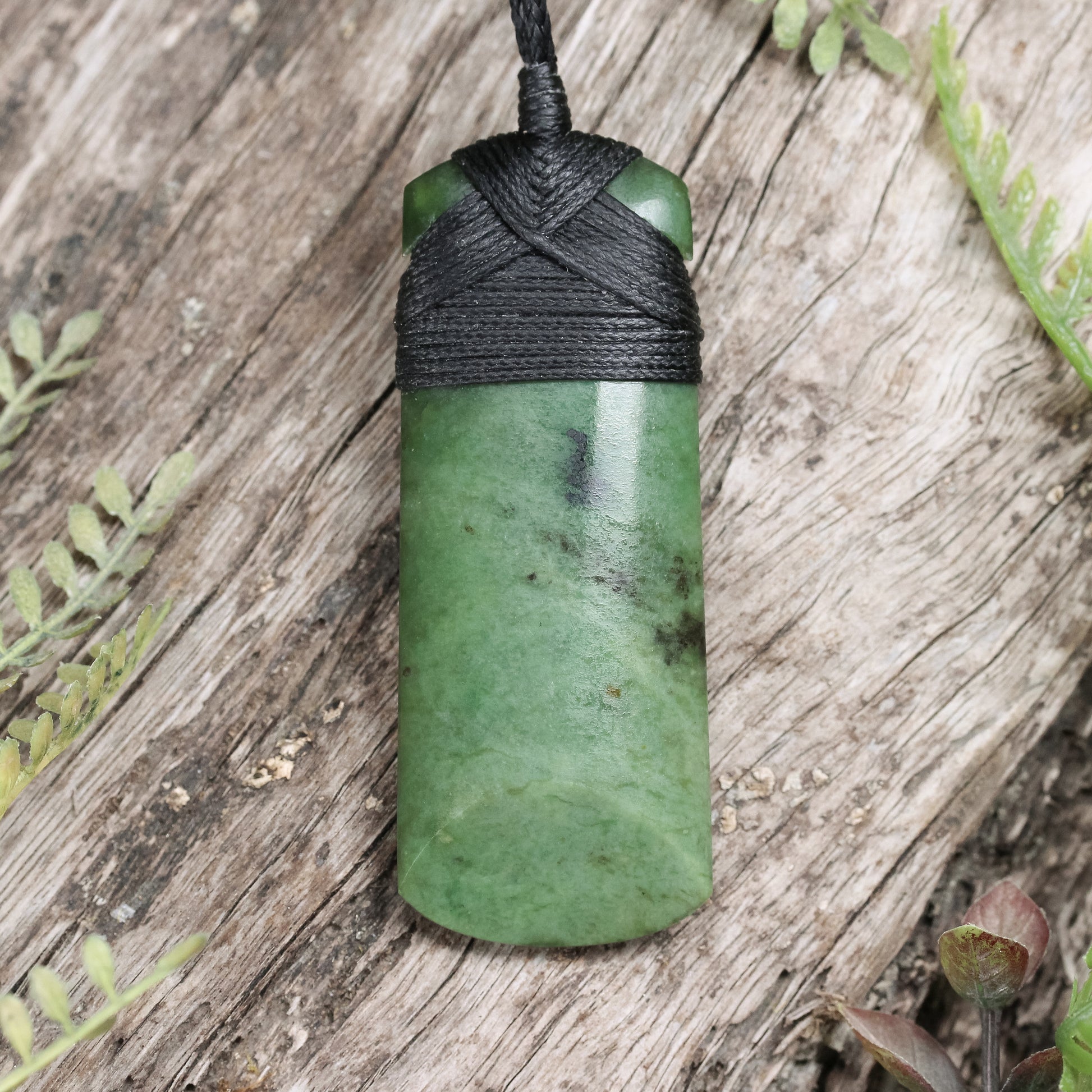 NZ Greenstone Medium Toki Pendant Hapopo Pounamu