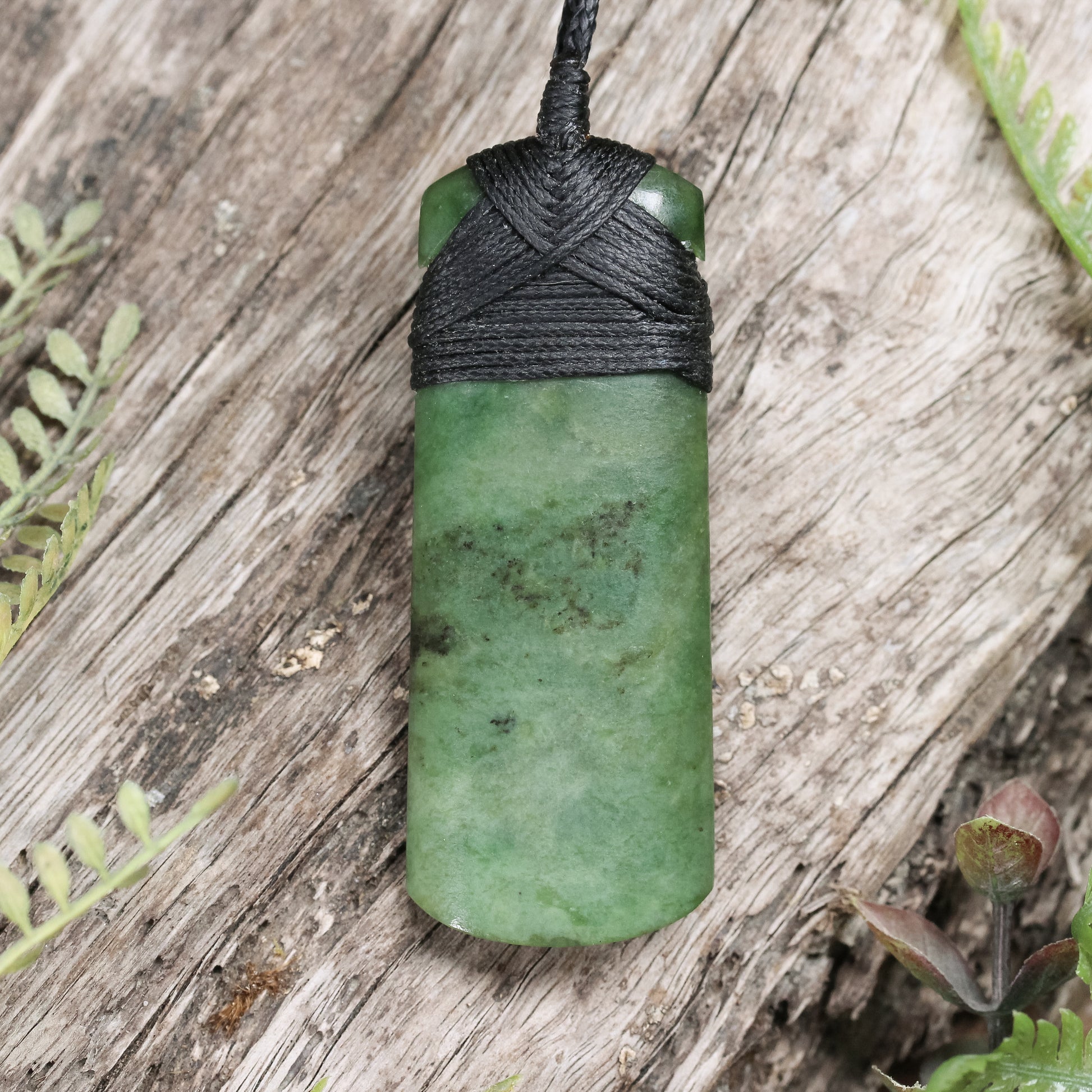 NZ Greenstone Medium Toki Pendant Hapopo Pounamu
