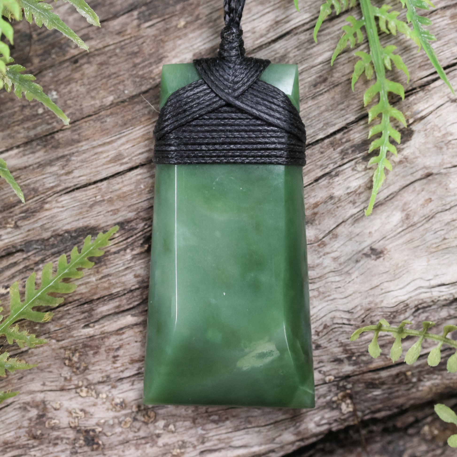 NZ Greenstone Medium Toki Pendant Hapopo Pounamu