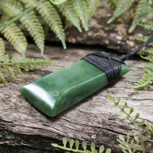 NZ Greenstone Medium Toki Pendant Hapopo Pounamu