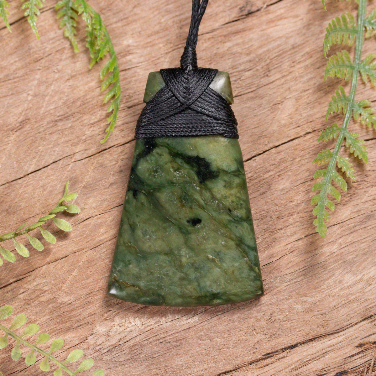NZ Greenstone Medium Toki Pendant Rimu Pounamu