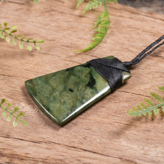 NZ Greenstone Medium Toki Pendant Rimu Pounamu