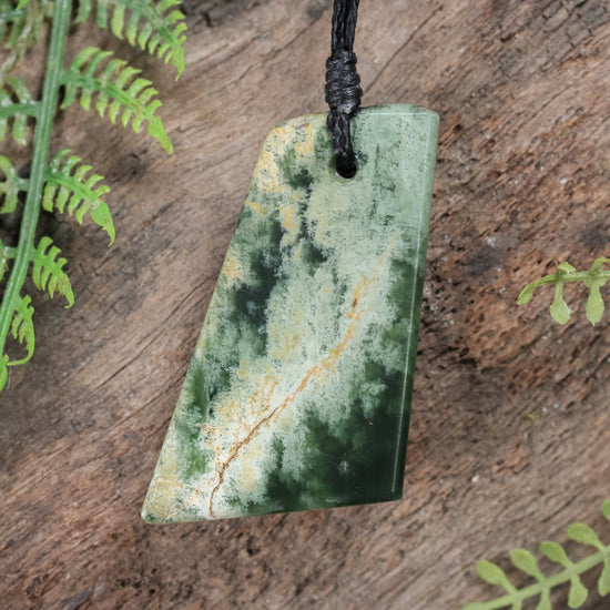 NZ Greenstone Small Toki Pendant Flower Jade Pounamu
