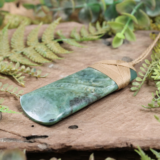 NZ Greenstone Large Toki Pendant Inanga Pounamu