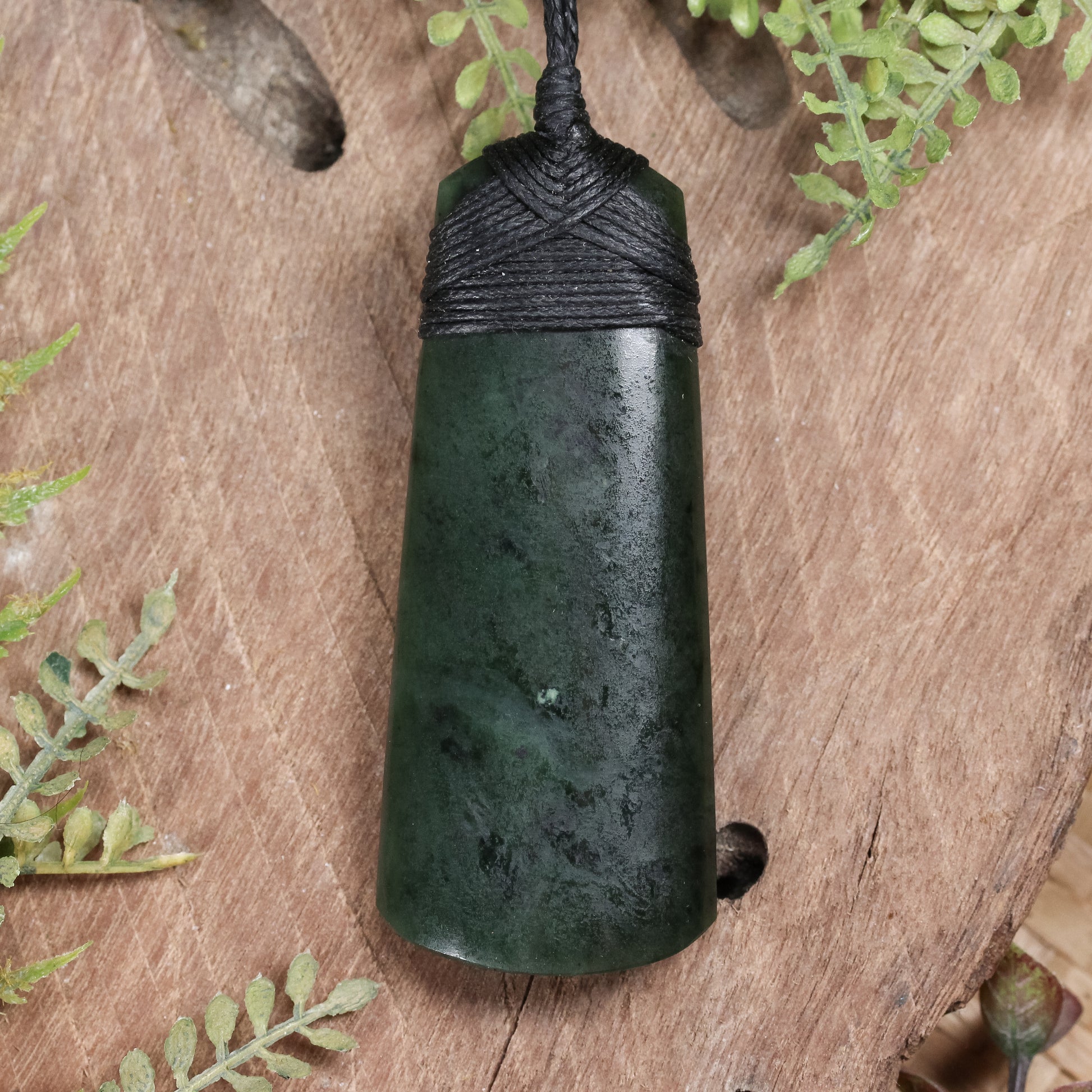 NZ Greenstone Medium Toki Pendant Kawakawa Pounamu