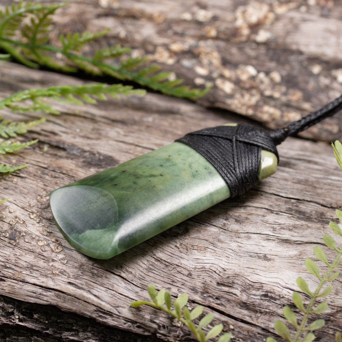 NZ Greenstone Medium Toki Pendant Flower Jade Pounamu
