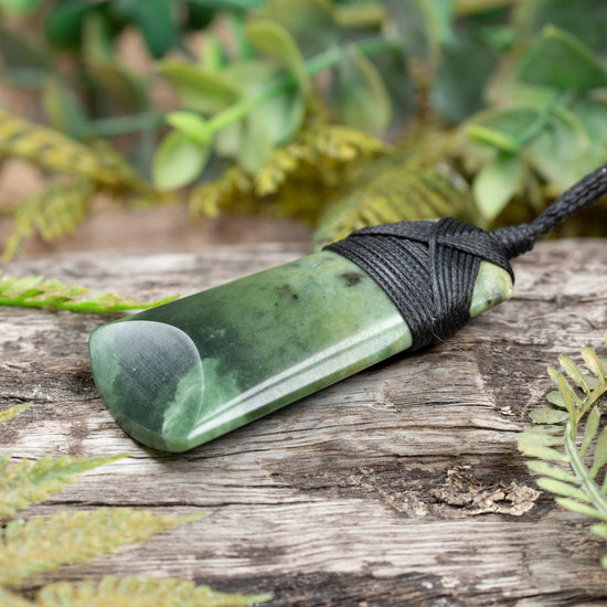 NZ Greenstone Small Toki Pendant Flower Jade Pounamu