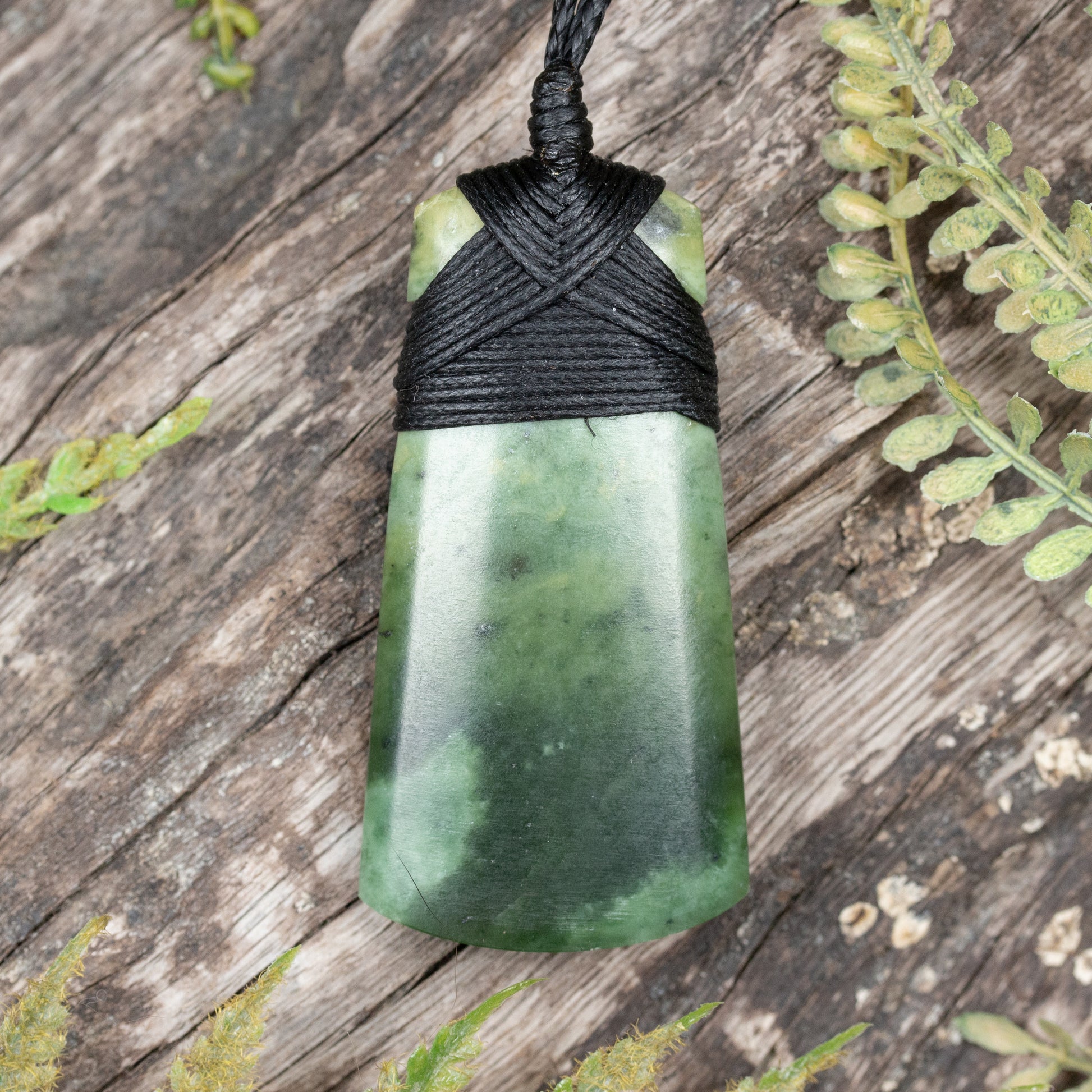 NZ Greenstone Small Toki Pendant Flower Jade Pounamu